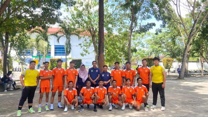 
					Para atlet bola tangan ABTI Kampar sesi foto bersama sebelum mengikuti ajang Kejurprov bola tangan Riau 2024.