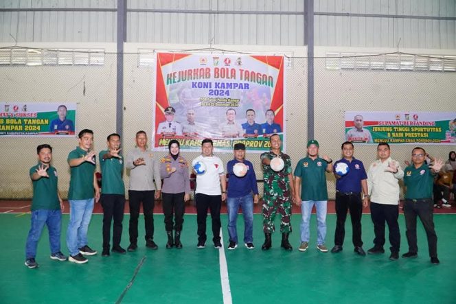 
					Diikuti 12 Tim, Pj Bupati Kampar Buka Kejurkab Bola Tangan KONI Kampar