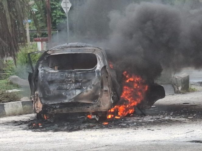
					Satu Unit Mobil Terbakar di SPBU Kuok, Kapolsek: Diduga Korsleting Bagian Tangki