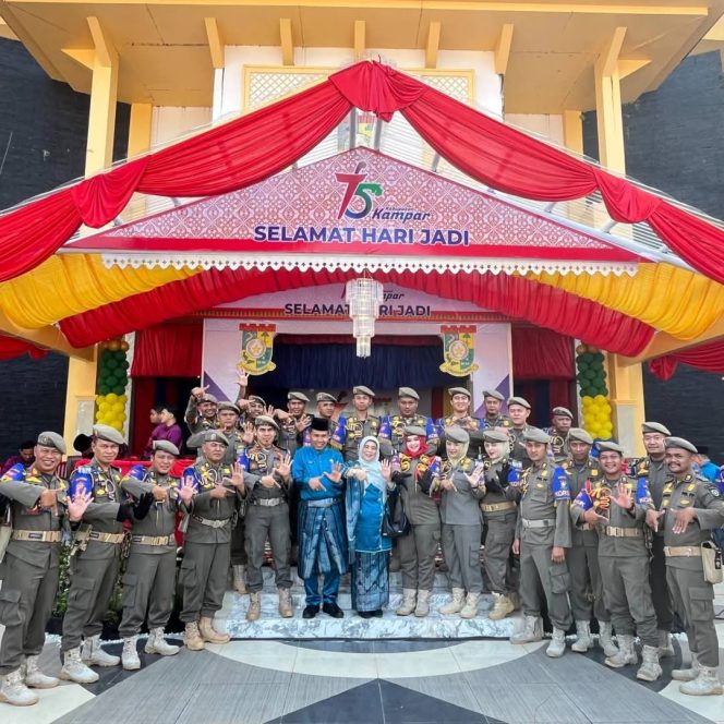 
					Satpol-PP Kampar Ikuti Upacara Peringatan HUT Kampar ke-75