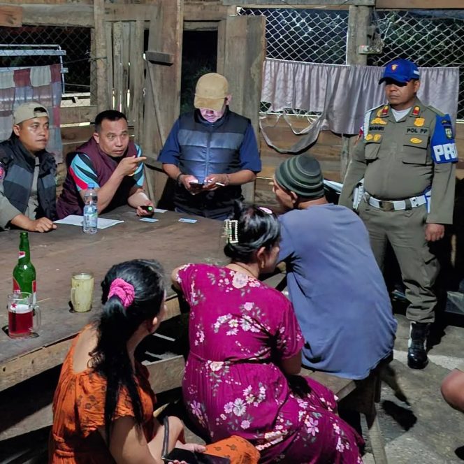 
					Sediakan Miras, Satpol-PP Kampar Tertibkan Warung Remang-remang di Lipat Kain