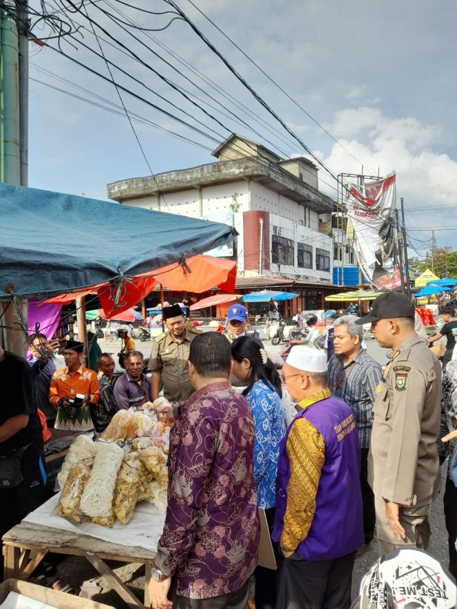 
					Jamin Kualitas Makanan, Bersama Dinkes dan BPOM, Satpol-PP Kampar Datangi Sejumlah Pedagang
