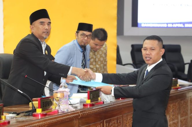 
					Anggota DPRD Kampar Fraksi Demokrat Rizki Ananda menyampaikan pandangan umum terhadap LKPJ Bupati Kampar Tahun Anggaran 2024
