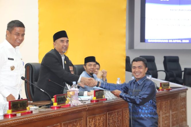
					Sampaikan Pandangan Fraksi Nasdem Terhadap LKPJ Bupati Kampar, Eko Sutrisno Singguh Izin HGU dan Evaluasi OPD