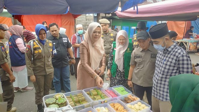 
					Cek Kualitas, Jajanan Takjil Pasar Kuok Diperiksa Satpol-PP Kampar Bersama Dinas Kesehatan
