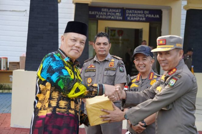 
					Kasatpol-PP Kampar Arizon Pimpin Apel Gabungan Purna Bakti Kabid Sawir