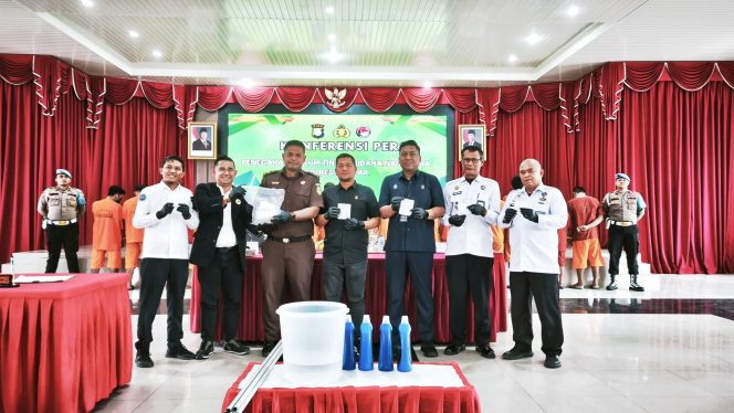 
					Polres Kampar Kirim Pesan Keras, 1,24 Kilogram Sabu Dimusnahkan di Depan 16 Tersangka