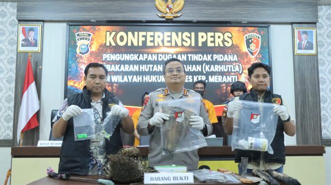 
					2 Orang Dibekuk Polisi di Meranti Gegara Bakar Lahan 1,5 Hektare