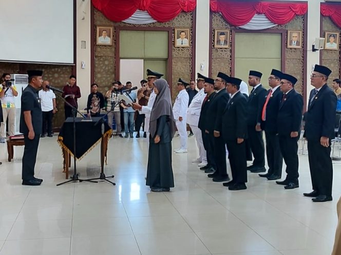 
					Bupati Kampar Ahmad Yuzar Lantik 13 Pejabat Baru, Tiga di Antaranya Camat