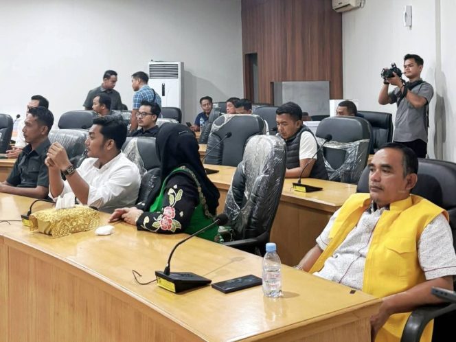 
					Fraksi Golkar DPRD Kampar Terima Aspirasi Mahasiswa, Jordan Saragih: Wakil Rakyat Harus Dekat dengan Rakyat