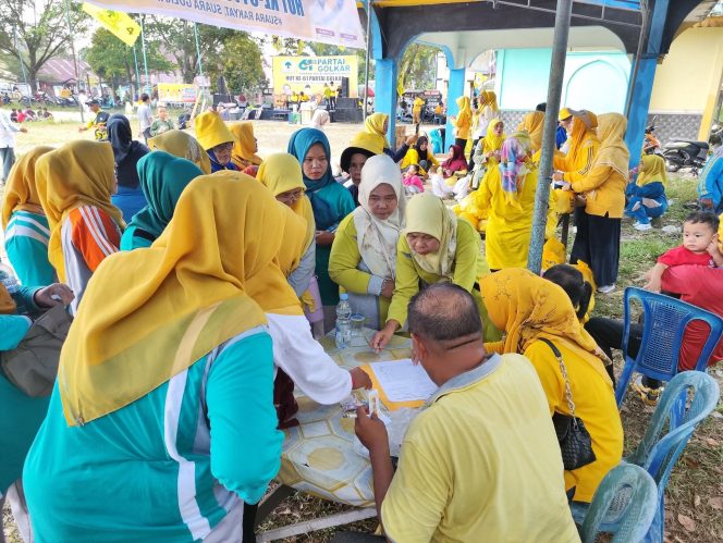 
					Emak-emak Serbu Pasar Murah HUT ke-61 Golkar di Kampar Kiri