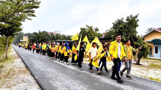 
					Ratusan Warga Tapung Antusias Ikuti Jalan Sehat HUT ke-61 Partai Golkar