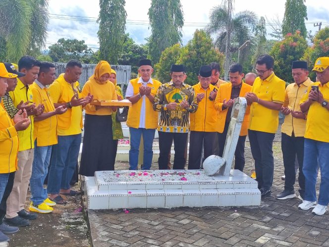 
					DPD Golkar Kampar Ziarah ke Taman Makam Pahlawan Peringati HUT ke-61