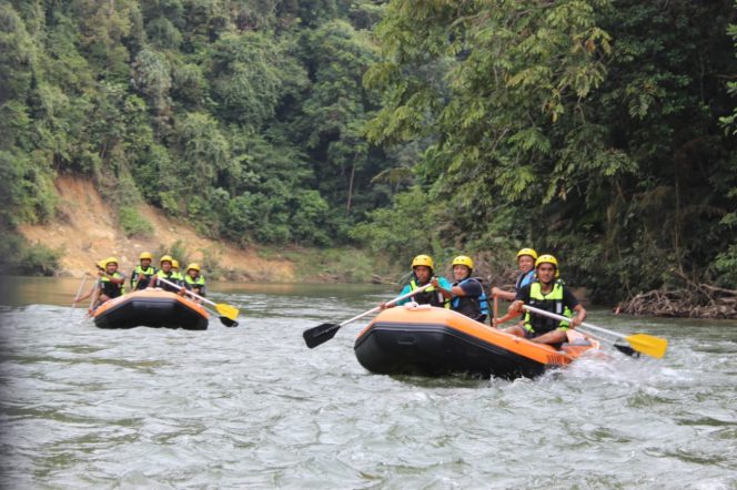 
					Tanjung Belit, Kampar Kiri Hulu, Kabupaten Kampar Provinsi Riau. Dokumentasi Pokdarwis Batu Dinding Tanjung Belit, keindahan alam dari hulu Subayang yang kini bicara di panggung nasional.(Dedi Irawan)