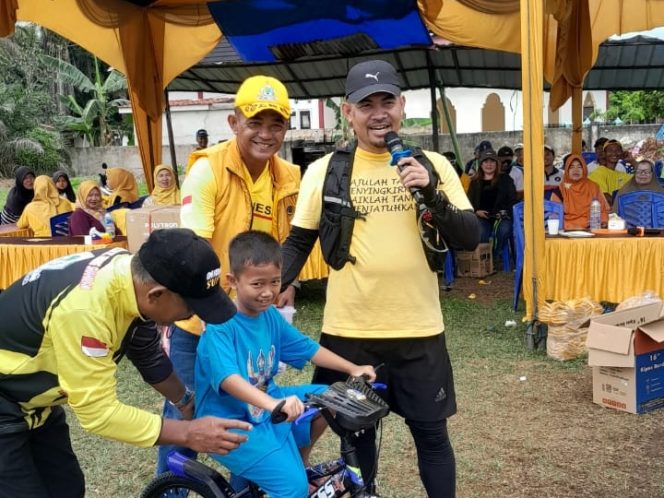 
					Ratusan Warga Meriahkan Senam Massal HUT ke-61 Partai Golkar di Perhentian Raja