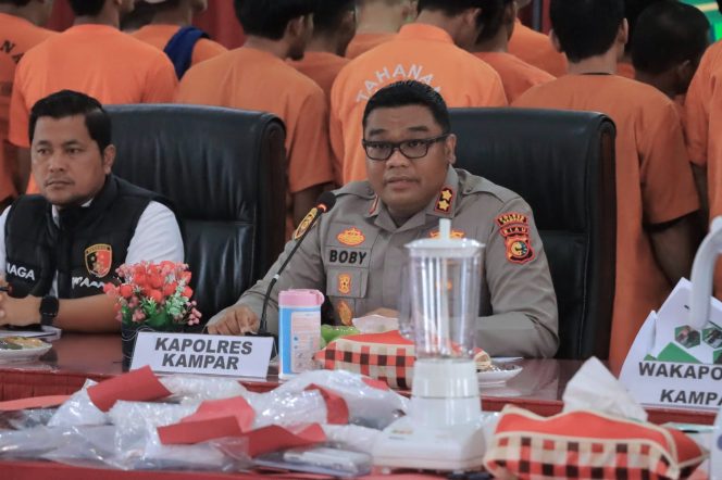 
					Kapolres Kampar AKBP Boby Putra Ramadhan Sebayang