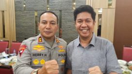 kiri-kanan: Kapolda Riau Irjen Pol Herry Heryawan bersama Ketua Karang Taruna Kabupaten Kampar Dhika Asril