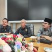 Kiri-kanan: Solihin anggota Fraksi Gerindra, Ristanto Ketua Komisi I DPRD Kampar, Min Amir Habib Efendi Pakpahan Sekretaris Komisi I DPRD Kampar