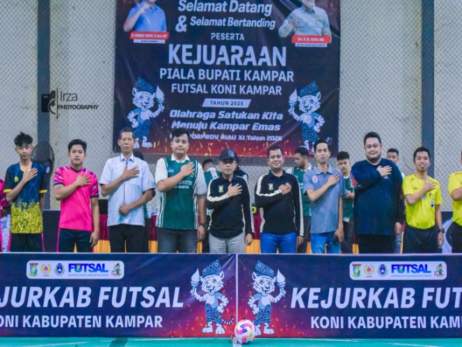 
					Dibuka Ketua KONI Kampar, Kejurkab Futsal Piala Bupati Kampar 2025 Diikuti 32 Tim