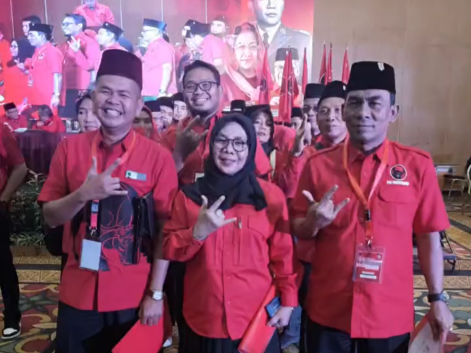 
					Kiri-kanan: Sekretaris PDI-P Hanafiah, S.Ag, Ketua PDI-P Dr Misharti, S.Ag., M.Si, Bendahara PDI-P Ropii Siregar, SE., S.Sos