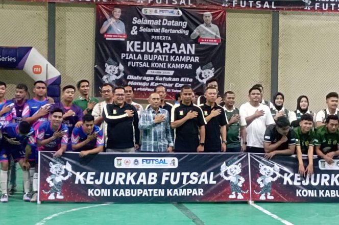 
					Bupati Kampar Tutup Kejurkab Futsal 2025, Targetkan Kampar Juara Umum Porprov 2027