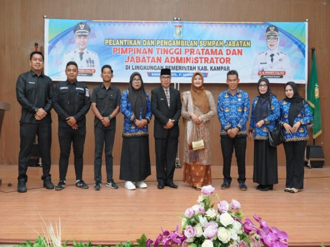 
					Bupati Kampar Lantik Lukmansyah Badoe sebagai Kadis Kominfo dan Persandian