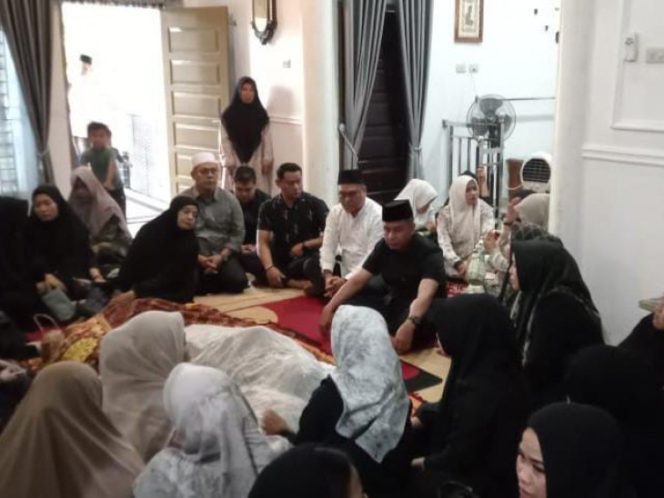 
					Bupati Kampar Ahmad Yuzar Melayat ke Rumah Duka Ahmad Zaki