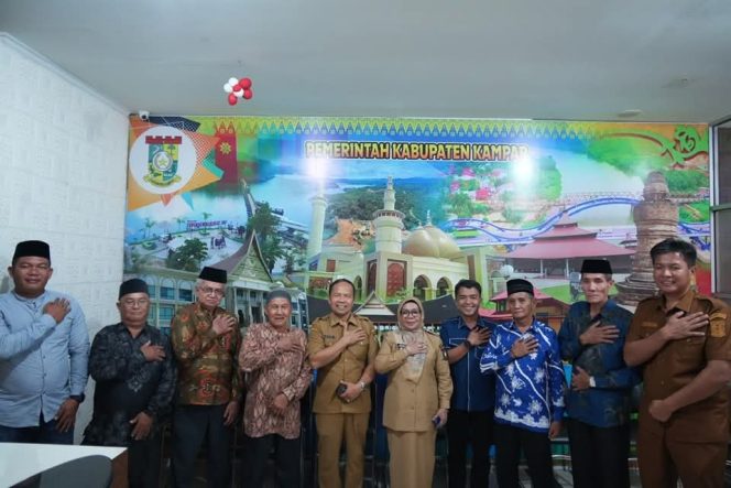 
					Dari Balai Adat ke Bangku Sekolah, Ikhtiar Lipat Kain Menjaga Masa Depan Anak