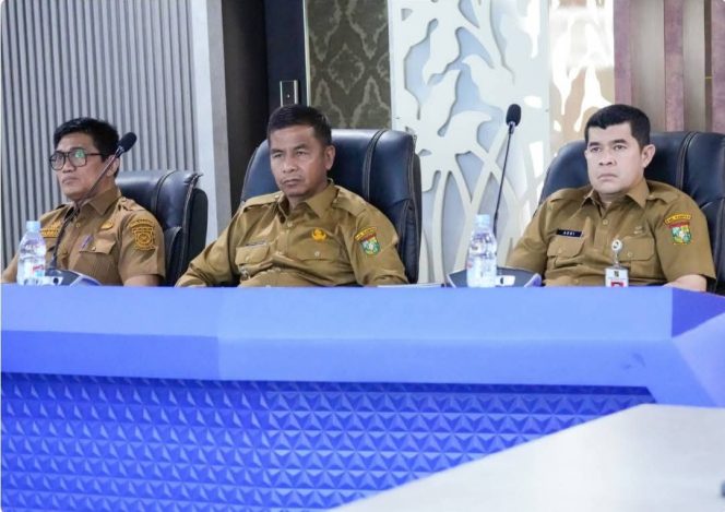 
					Rakor Inflasi Bahas Tiket Pesawat dan Program 3 Juta Rumah, Bupati Kampar Hadir Secara Daring