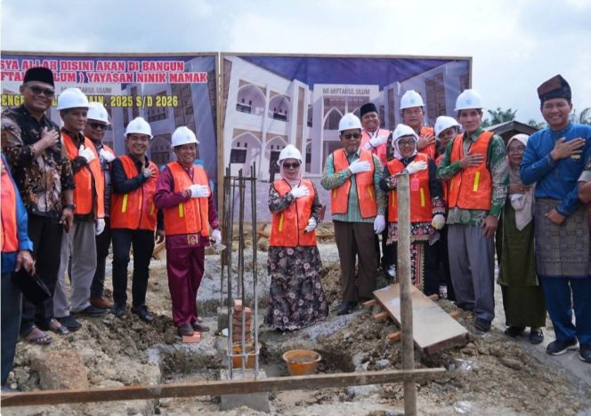 
					Sinergi Adat dan Pemerintah, Madrasah Lipat Kain Dimulai untuk Masa Depan Kampar