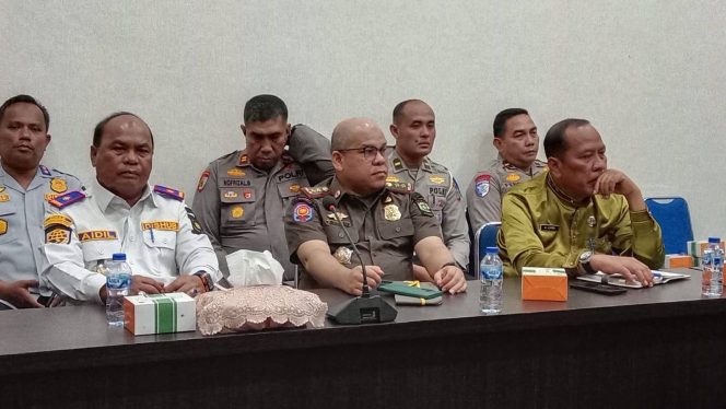 
					Plt Kasatpol PP Kampar Hadiri Apel Gelar Pasukan Operasi Keselamatan 2026