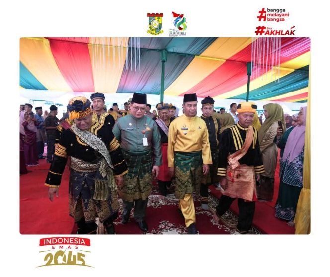 
					Kompak Hadiri Makan Bajambau, Bupati dan Wakil Bupati Kampar Perkuat Nilai Kebersamaan
