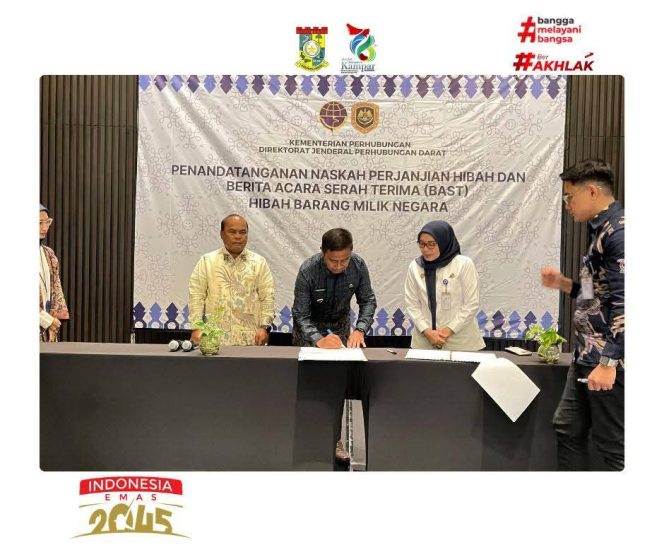 
					Bupati Kampar Ahmad Yuzar: Bus Sekolah Jadi Solusi Kendala Transportasi Pelajar
