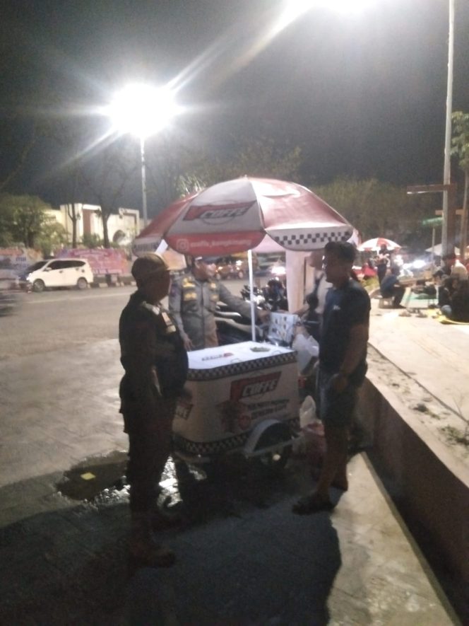 
					Patroli Rutin Malam Hari, Satpol PP Kampar Temukan Pelanggaran di Bahu Jalan