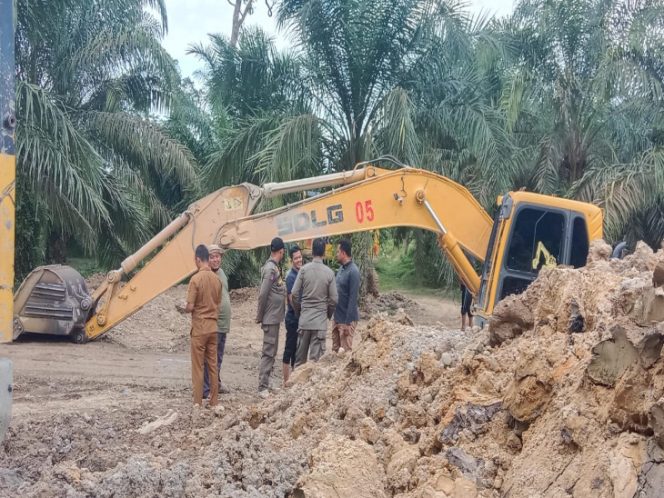 
					Warga Keluhkan Irigasi Sawah Kering, Satpol PP Kampar Tinjau Tambang Galian C di Kuok