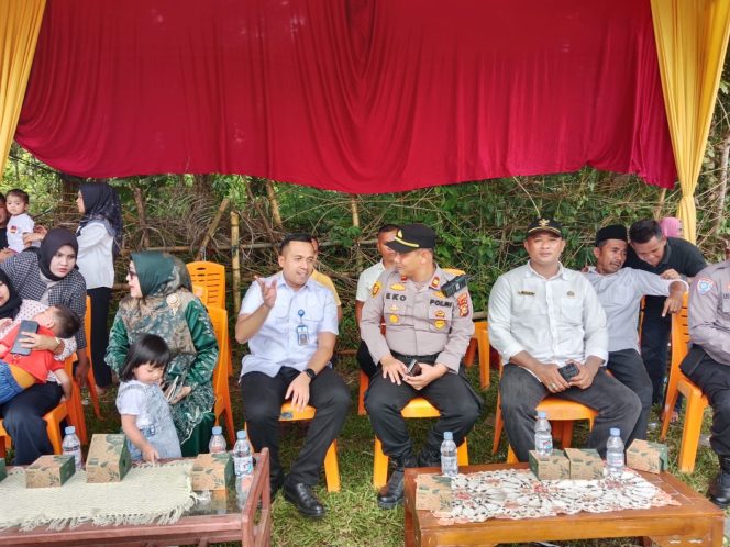 
					Mewakili Bupati Kampar, Camat Bangkinang Bersama Forkopimcam Lepas 8 Sampan Hias di Acara Balimau Kasai