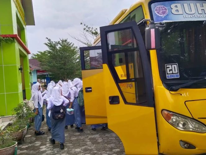 
					Dishub Kampar Komitmen Dukung Pendidikan Melalui Layanan Bus Sekolah