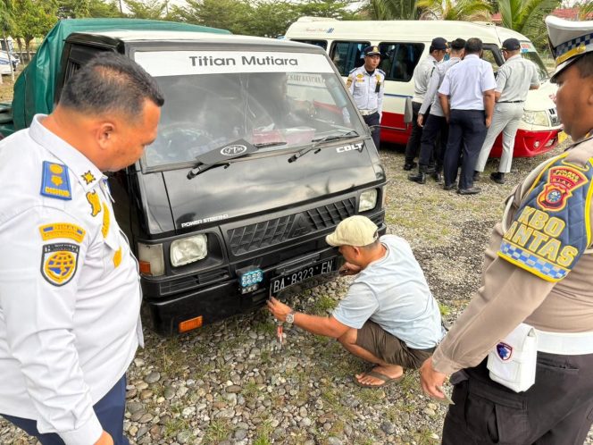 
					Dishub Kampar Gelar Ramp Check Gabungan, Cek Kelayakan Kendaraan hingga Tes Narkoba Sopir