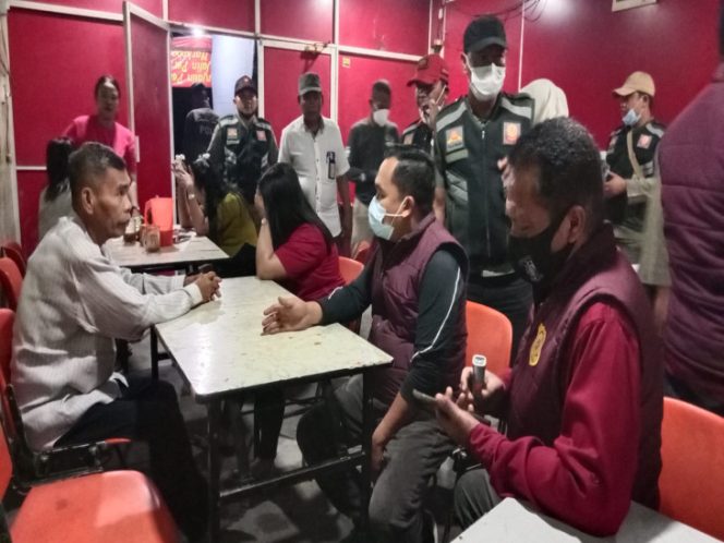 
					Satpol PP Kampar Bergerak Tengah Malam, Razia Warung Remang-remang di Tapung