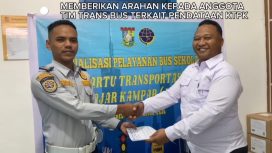 Kanan : Kepala Bidang Angkutan dan Sarana, Agusmanto, M.M