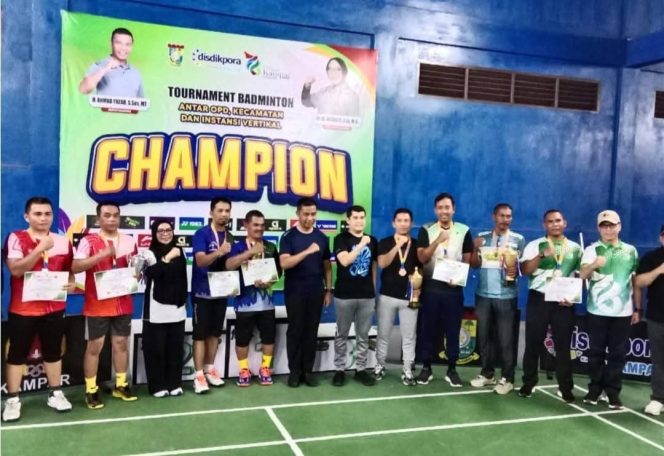 
					Turnamen Badminton HUT ke-76 Kampar Ditutup, Disdikpora Dorong Pembinaan Olahraga Berkelanjutan