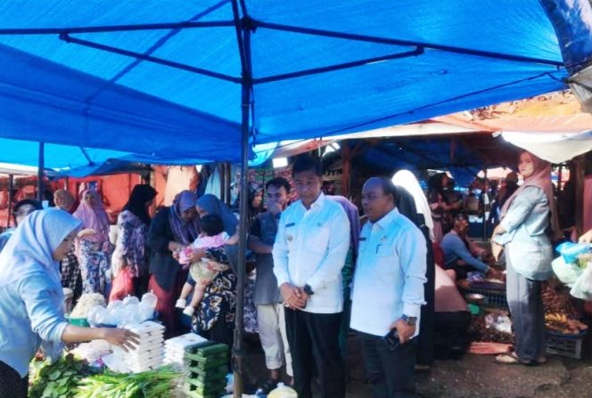 
					Kadishub Kampar Aidil Dampingi Bupati Ahmad Yuzar Tinjau Parkir Ramayana Bangkinang Jelang Ramadan