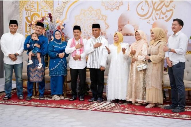 
					Hadiri Open House Bupati, Plt Sekretaris DPRD Kampar Tekankan Pentingnya Sinergi dan Komunikasi