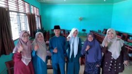 Kholid Khoirul Azam dan Fatma Yeni beserta Guru UPT SMPN 1 Kampar Kiri Hilir usai perlombaan jenjang nasional olimpiade Literasi Kebangsaan 2026