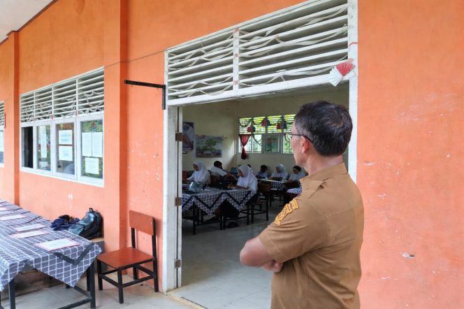 
					TKA SMP di Kampar Digelar Berbasis Komputer, Plt Kadisdikpora Helmi Tekankan Kejujuran dan Literasi Siswa