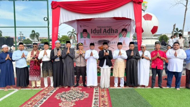 
					Sholat Idul Adha 1447 H di Lapangan Mini Soccer, Bupati Zukri : Idul Adha Mengajarkan Tentang Gotong Royong