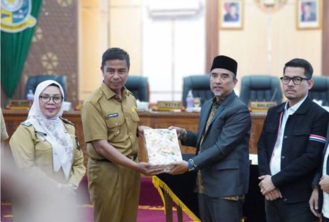 
					Bupati Kampar Ahmad Yuzar Tegaskan Komitmen Perbaiki Kinerja Pemerintah dalam Penyampaian LKPJ 2025