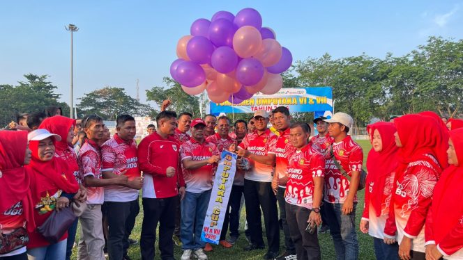 
					Disaksikan Ribuan Masyarakat, Ketua PSSI Kamil Resmi Buka Omputaka Cup VI & VII