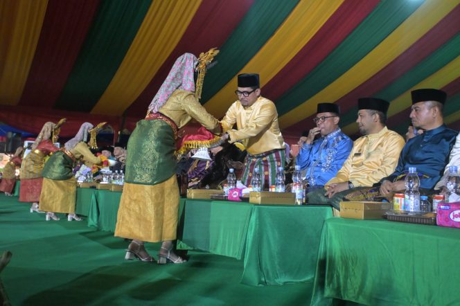 
					Hadiri Penutupan MTQ XLIV Riau di Kuansing, Iib Nursaleh Tegaskan Komitmen DPRD Kampar Dukung Syiar Al-Qur’an