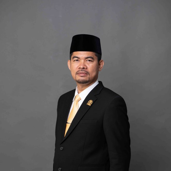 
					Wakil Ketua DPRD Kabupaten Kampar Fraksi Golkar Iib Nursaleh